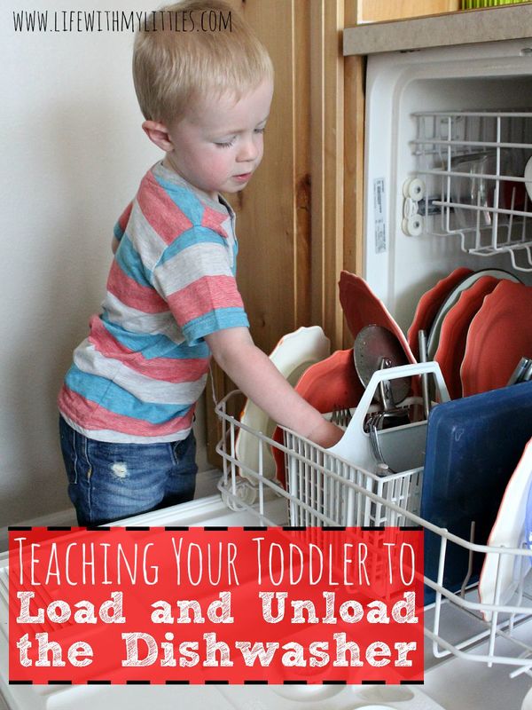 How to teach your toddler to load and unload the dishwasher! Tips to help you show him what to do, plus a free clean/dirty sign!