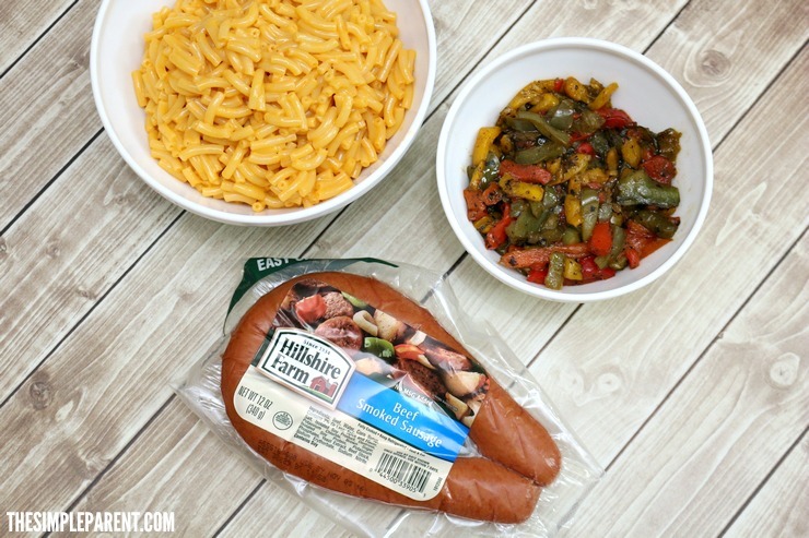 Make your family's dinner easy and delicious with this Peppers and Sausage Macaroni and Cheese recipe!