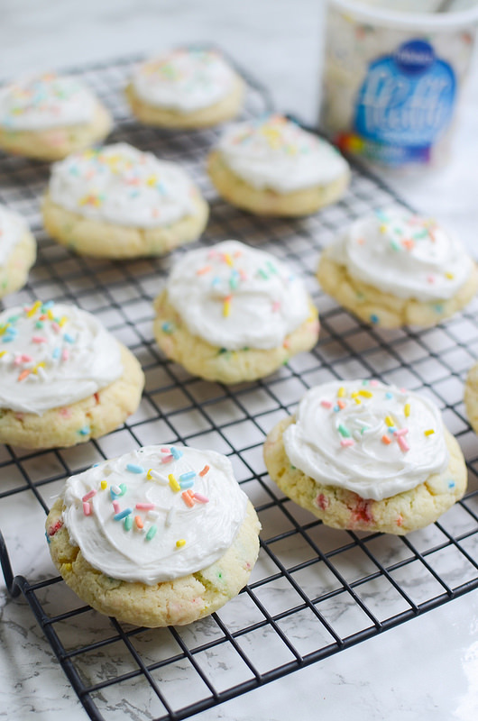 Funfetti Cake Mix Cookies - easy and so cute! These cookies are soft and delicious.